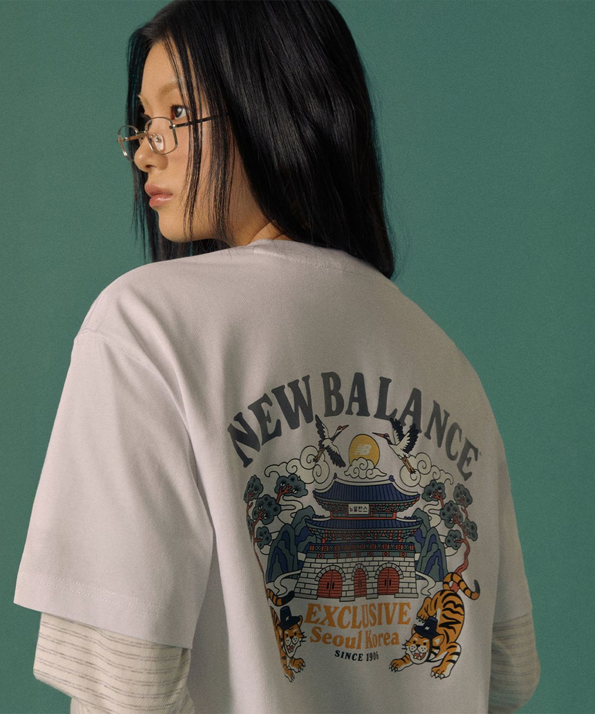 뉴발란스(NEW BALANCE) NBNEG3A063 / UNI NB 서울 타이거 2.0 반팔티 (WHITE)