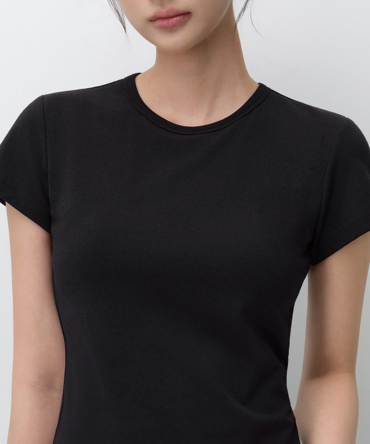 무신사 스탠다드 우먼(MUSINSA STANDARD WOMAN) 우먼즈 슬림 크루 넥 브라티셔츠 [블랙]