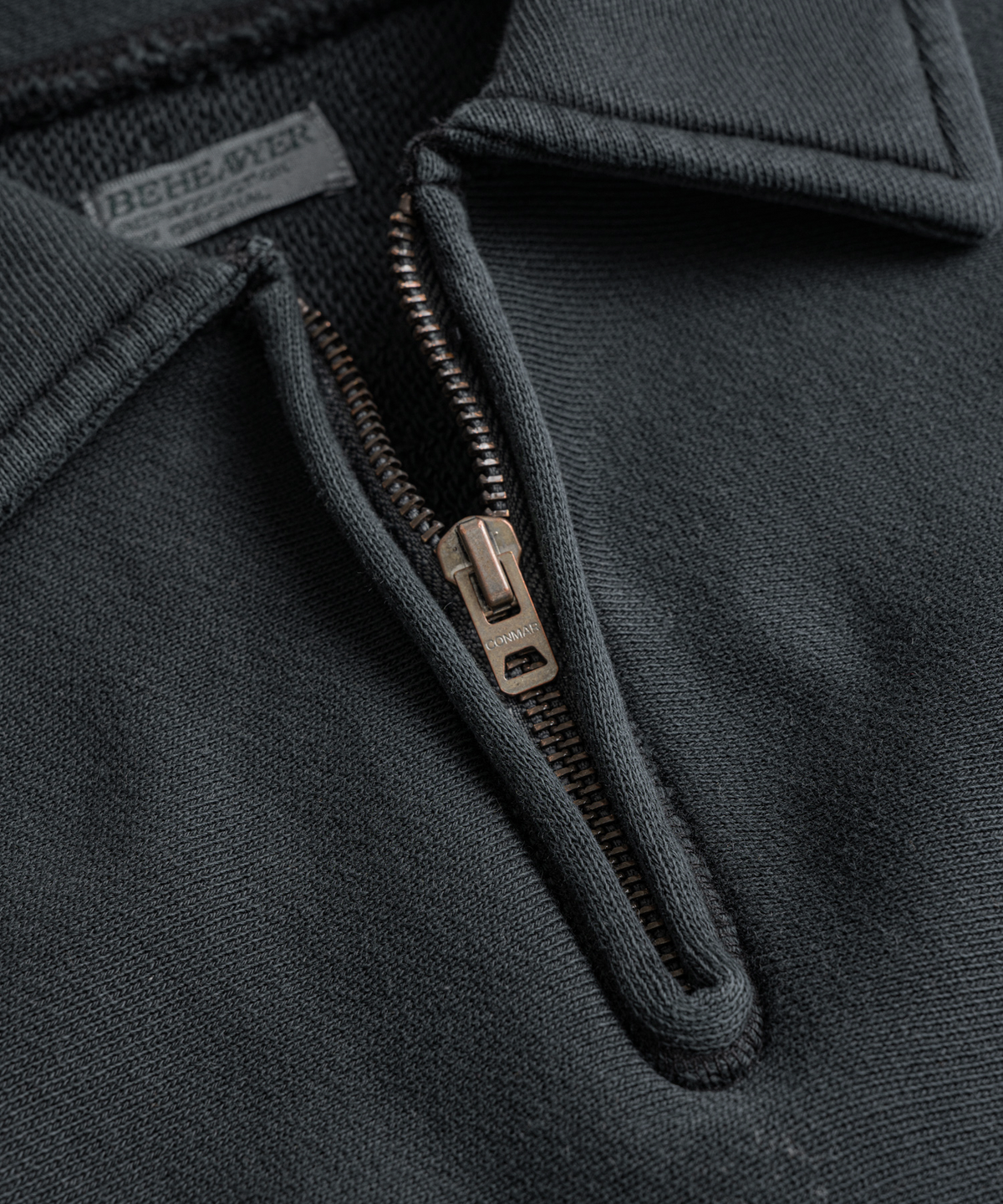비헤비어(BEHEAVYER) DISTRESSED QUARTER ZIP SWEAT charcoal