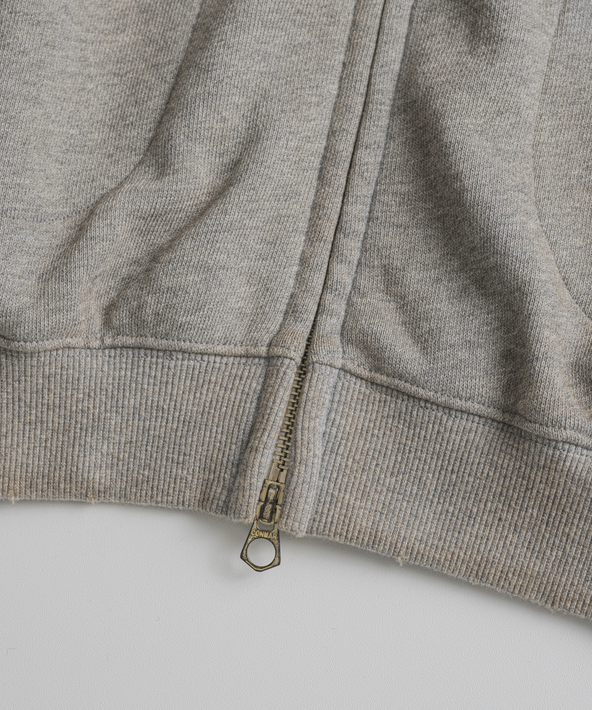 비헤비어(BEHEAVYER) DISTRESSED GLOVE FULL ZIP PARKA dust grey