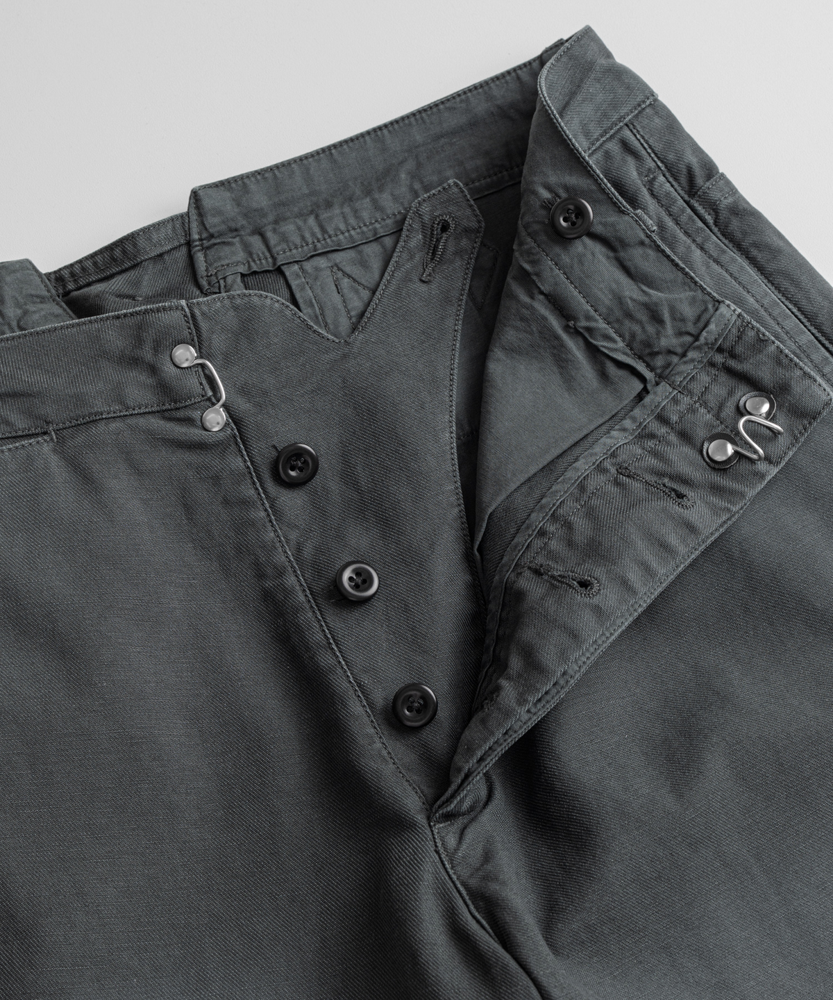 비헤비어(BEHEAVYER) DYED C/L FRENCH TROUSERS faded black