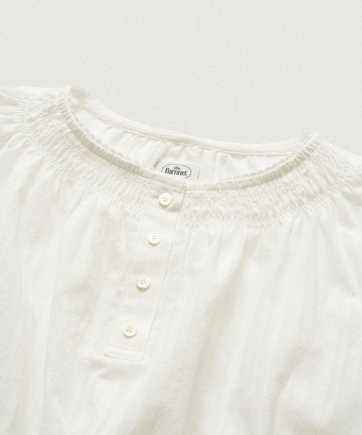 더바넷(THEBARNNET) Rippléa Sheer Button Blouse