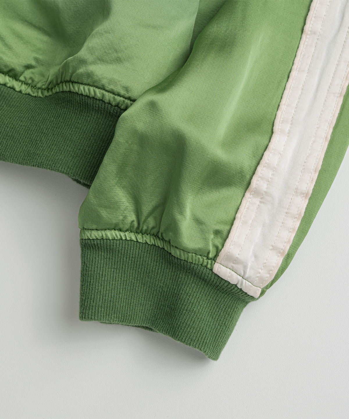 비헤비어(BEHEAVYER) WASHED WOOL SOUVENIR JACKET grass