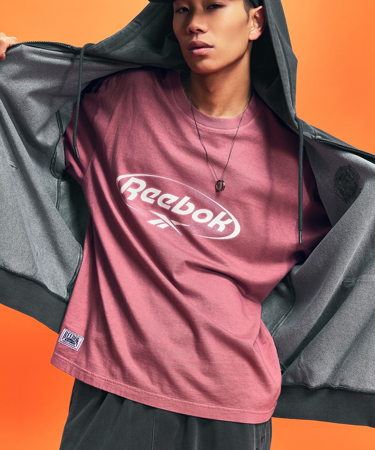 리복(REEBOK) 가먼트다잉 서클로고 반팔티 - 다크 레드