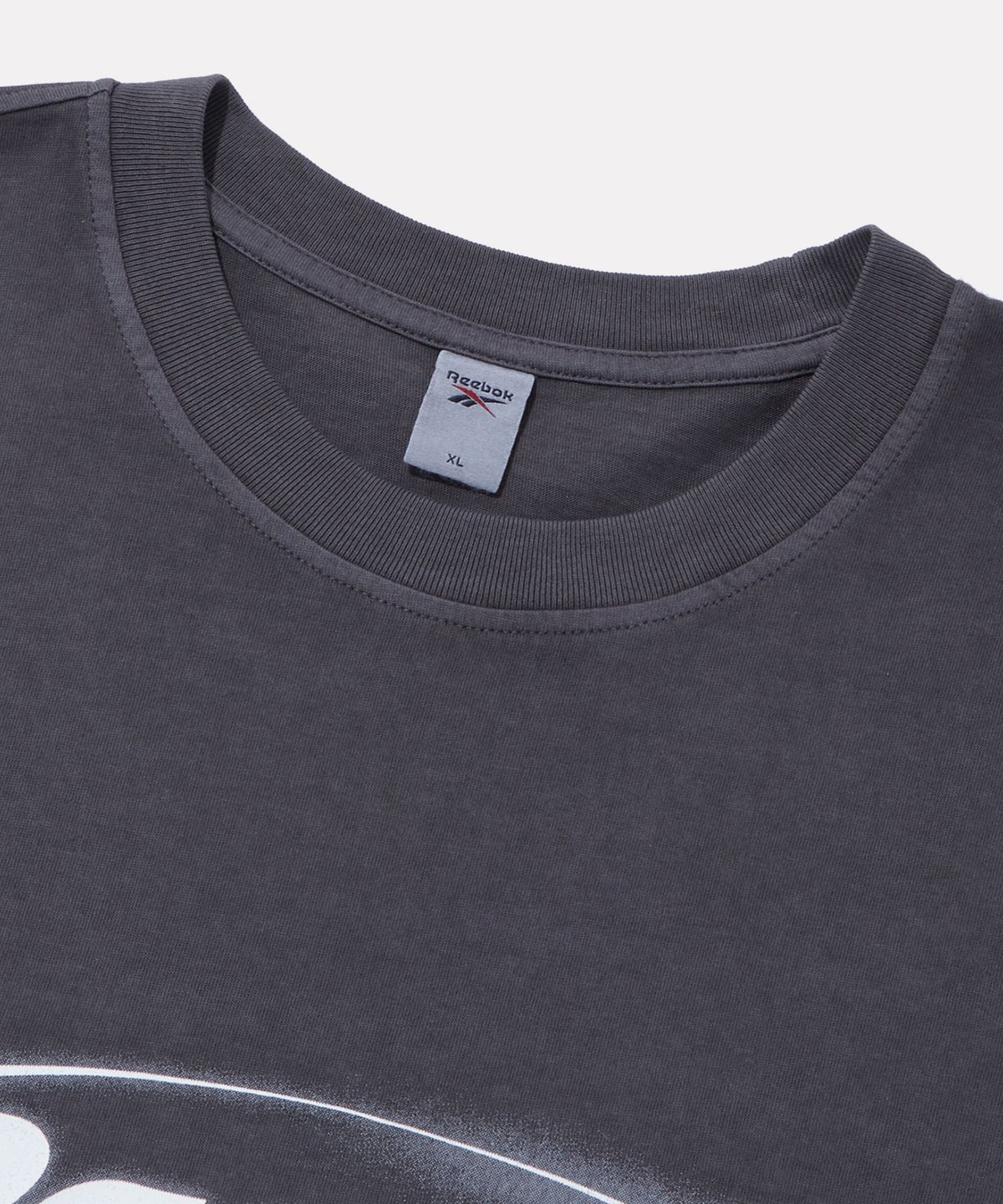 리복(REEBOK) 가먼트다잉 서클로고 반팔티 - 차콜