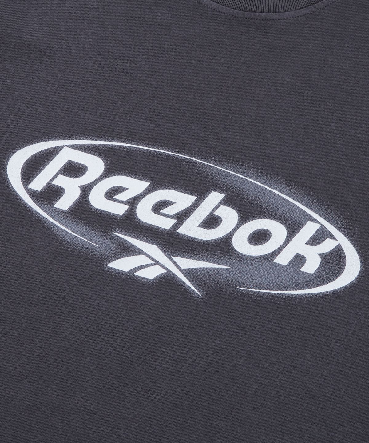 리복(REEBOK) 가먼트다잉 서클로고 반팔티 - 차콜