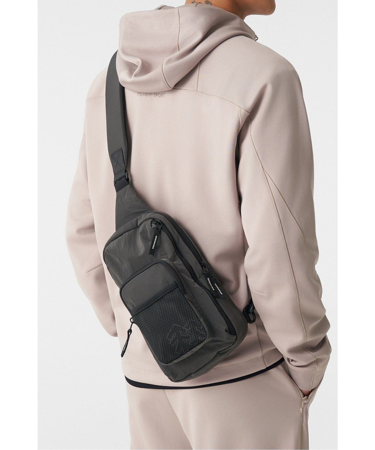 코오롱스포츠(KOLON SPORT) 에브리데이 원포켓 슬링백 QEBDX26411DGY