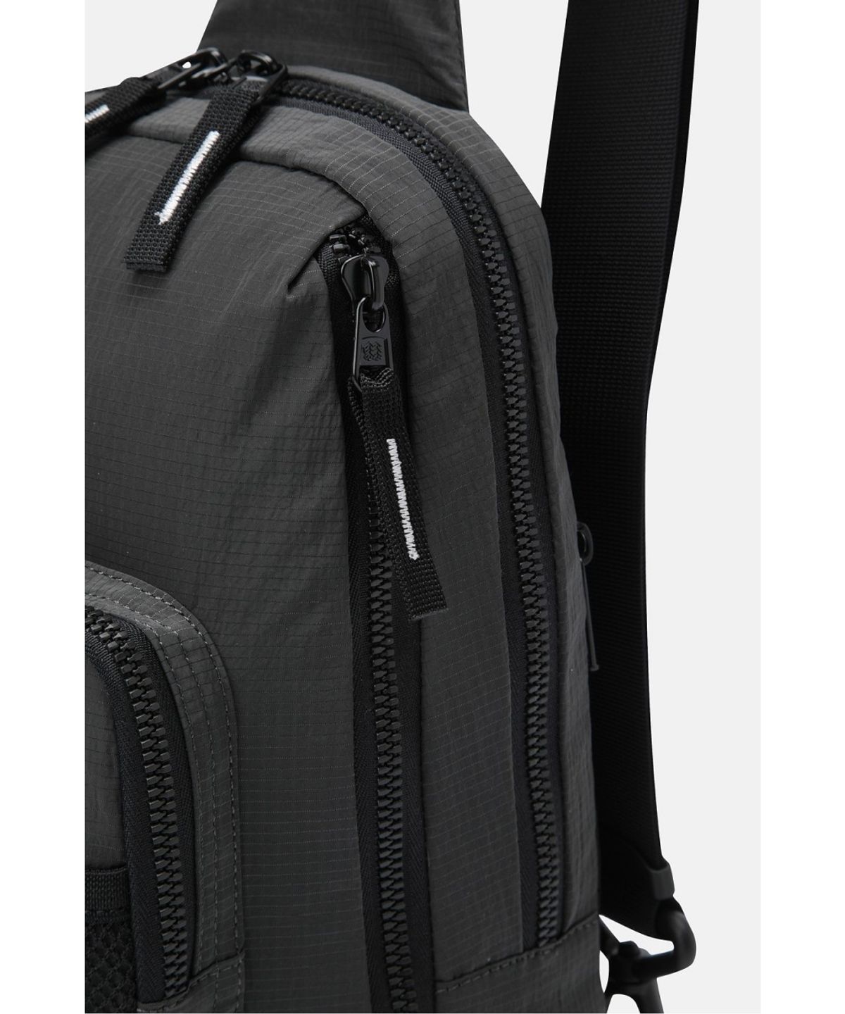 코오롱스포츠(KOLON SPORT) 에브리데이 원포켓 슬링백 QEBDX26411DGY