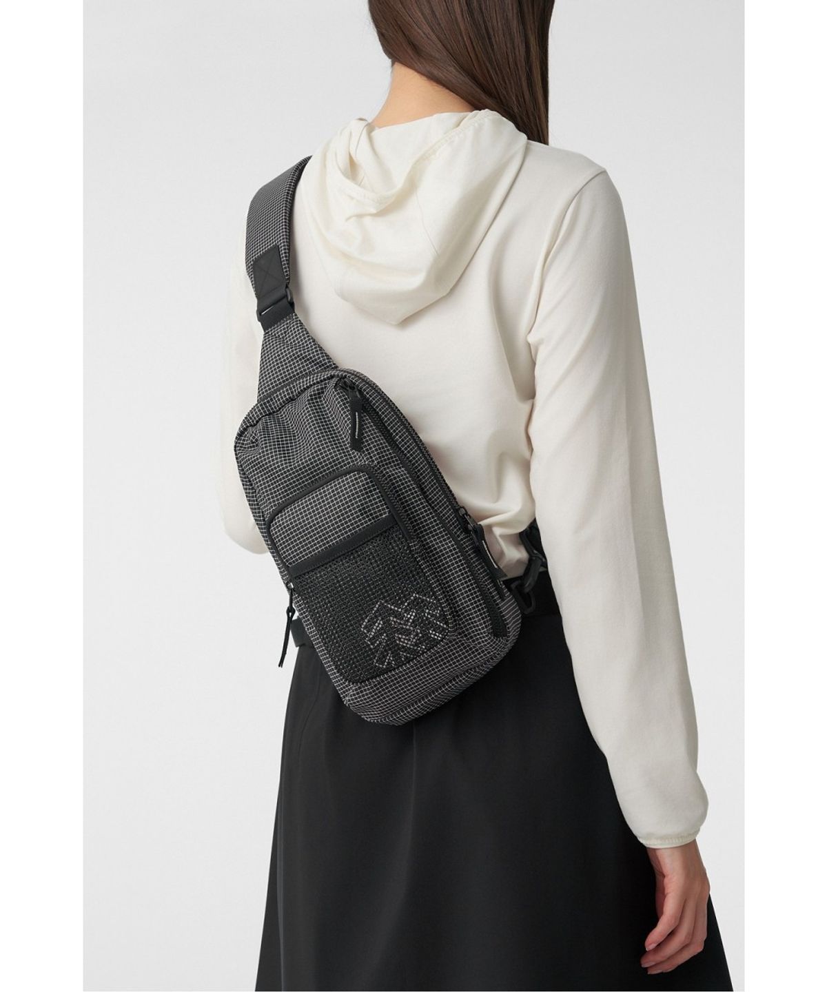 코오롱스포츠(KOLON SPORT) 하이킹 원포켓 슬링백 QEBDX26111BLK