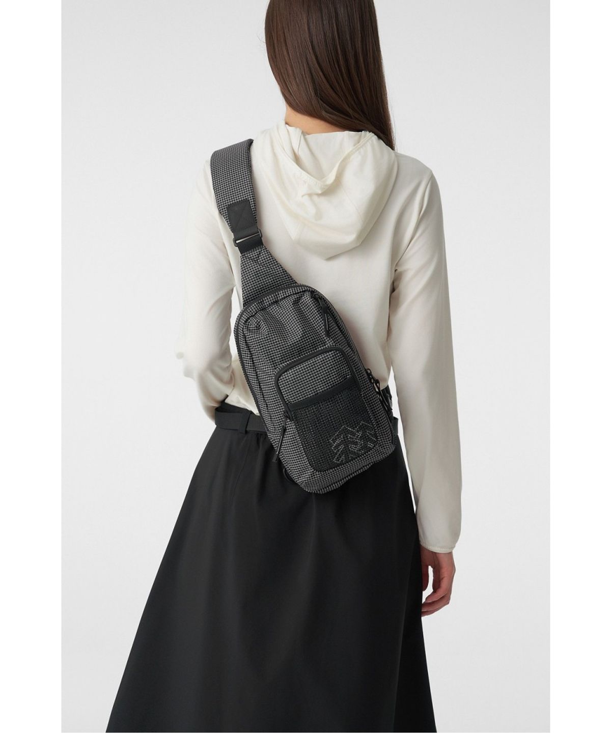 코오롱스포츠(KOLON SPORT) 하이킹 원포켓 슬링백 QEBDX26111BLK