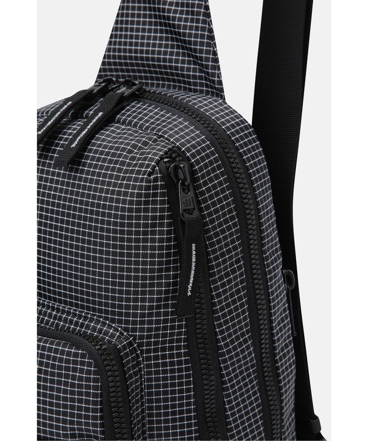 코오롱스포츠(KOLON SPORT) 하이킹 원포켓 슬링백 QEBDX26111BLK