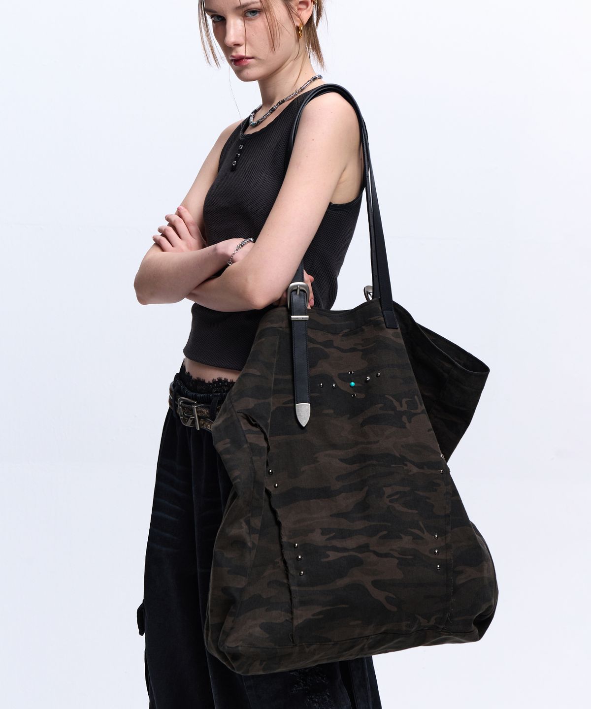 알에스에스씨(RSSC) RIVET BIG SHOULDER BAG - CAMO