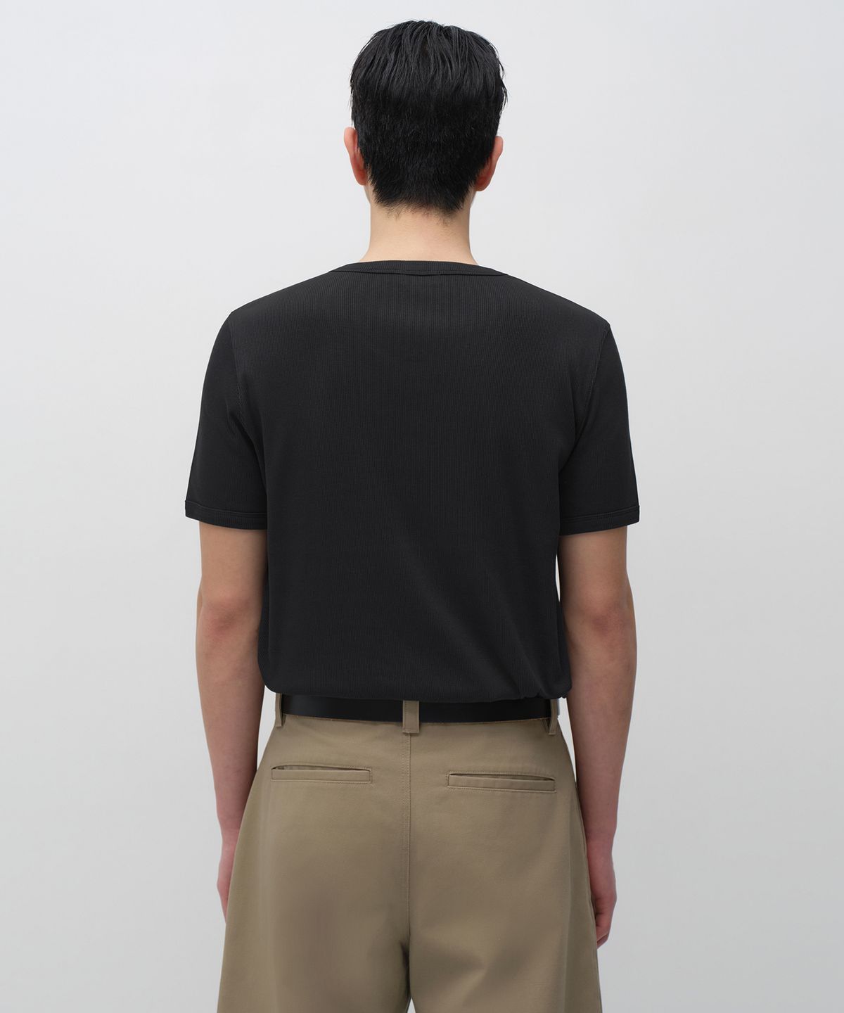 무신사 스탠다드(MUSINSA STANDARD) 리브드 머슬 핏 헨리 넥 티셔츠 [블랙]