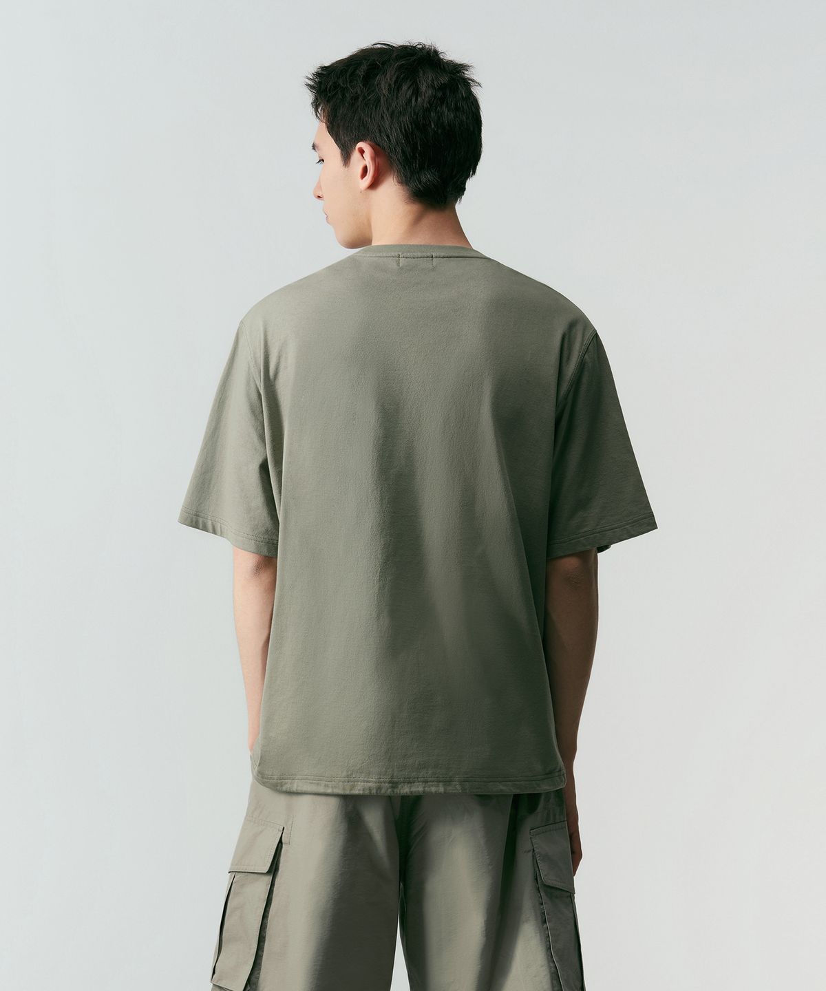 무신사 스탠다드(MUSINSA STANDARD) [시티 레저] 듀라론 쿨 더블 포켓 티셔츠 [라이트 카키 그레이]