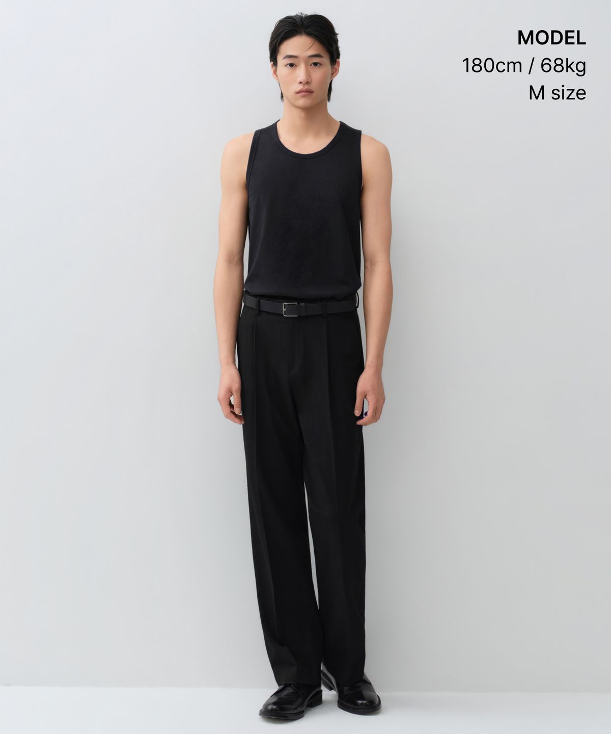 무신사 스탠다드(MUSINSA STANDARD) CR 스쿱 넥 슬리브리스 탑 [블랙]