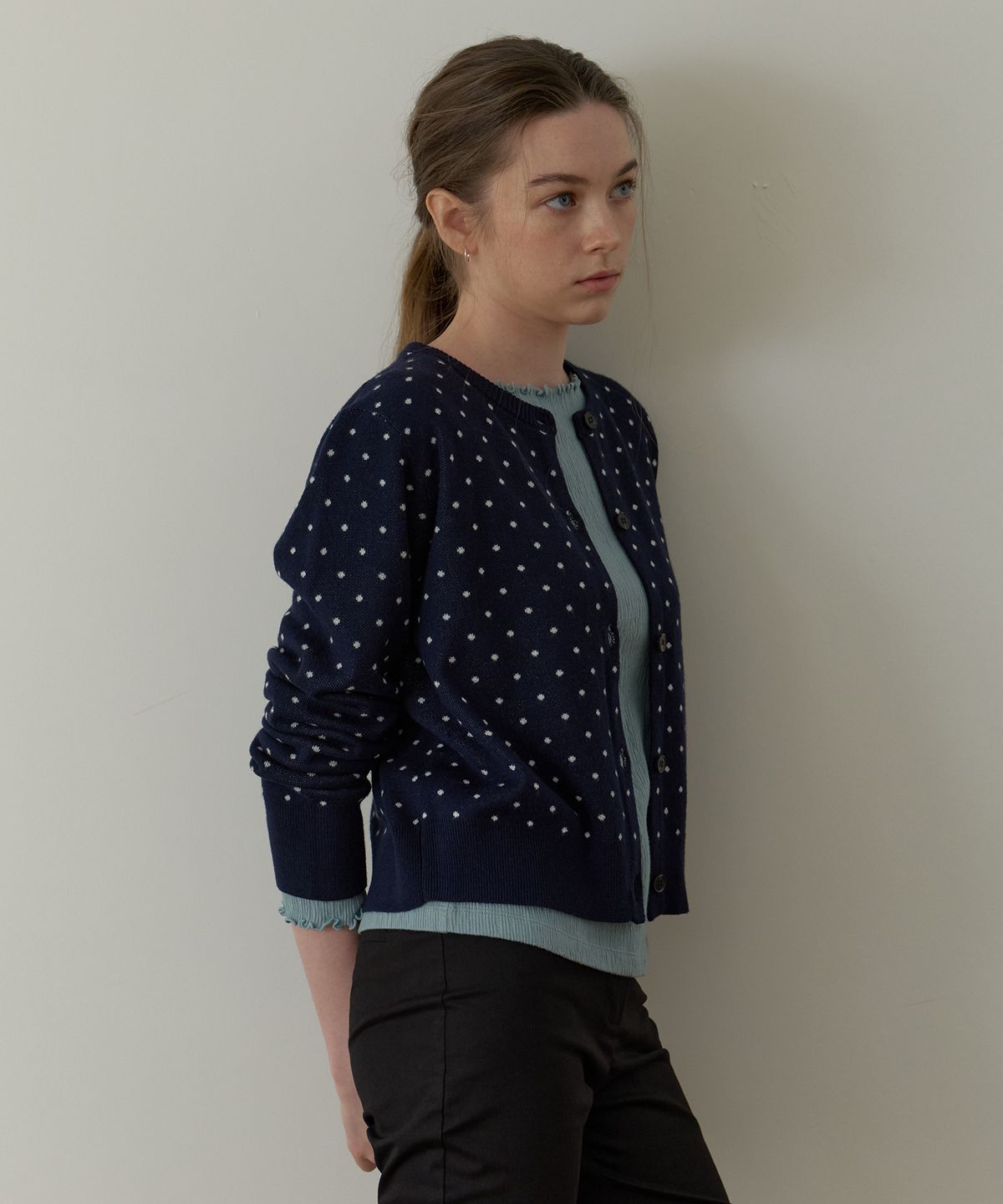 어몽(AMONG) A DOT CARDIGAN_NAVY
