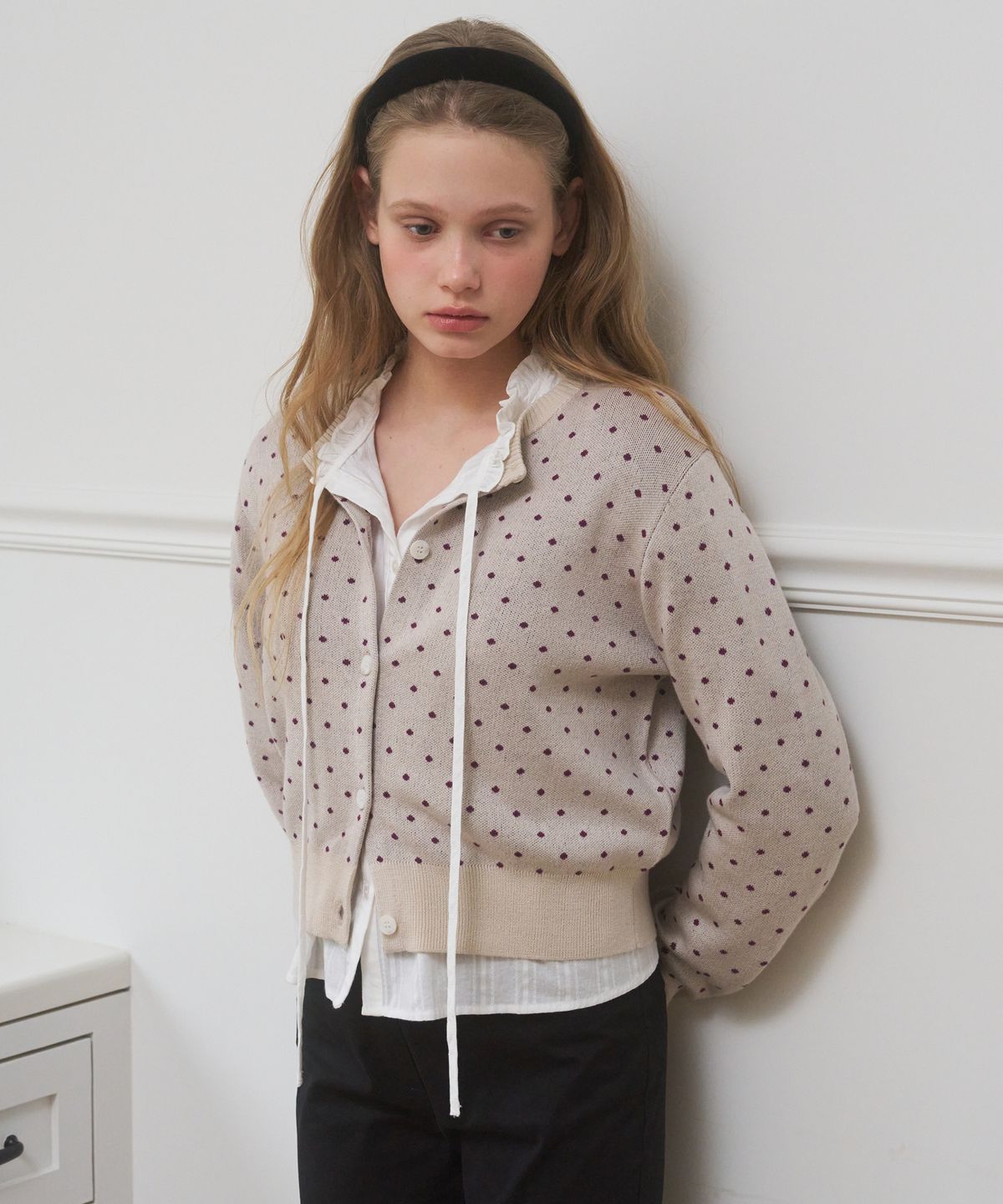 어몽(AMONG) A DOT CARDIGAN_BEIGE