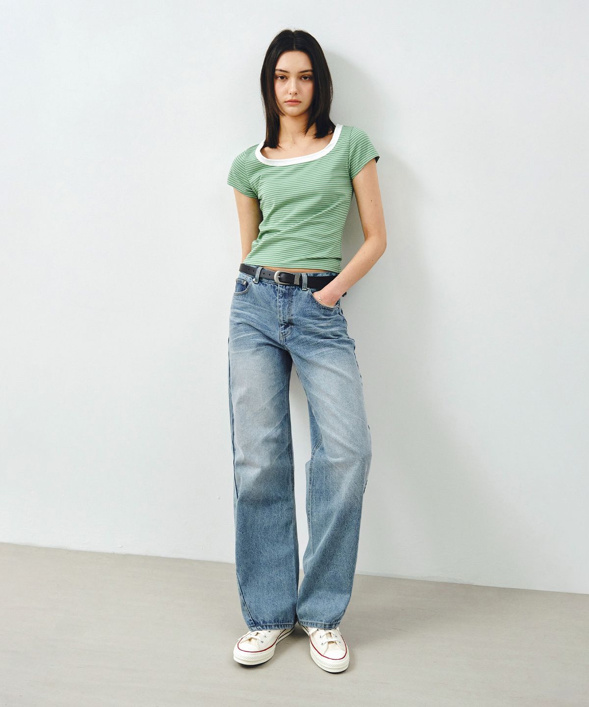 몽돌(MONGDOL) 커브드 워싱 데님 팬츠 미드블루 MDPT082MIDBLUE