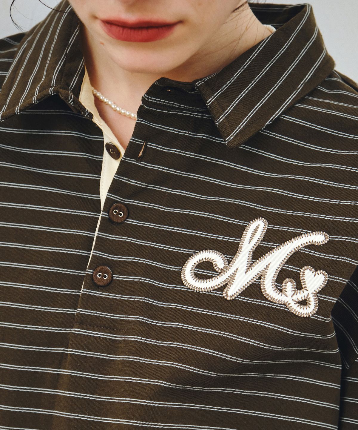몽돌(MONGDOL) 스트라이프 카라 럭비 티셔츠 브라운 MDTS100BROWN