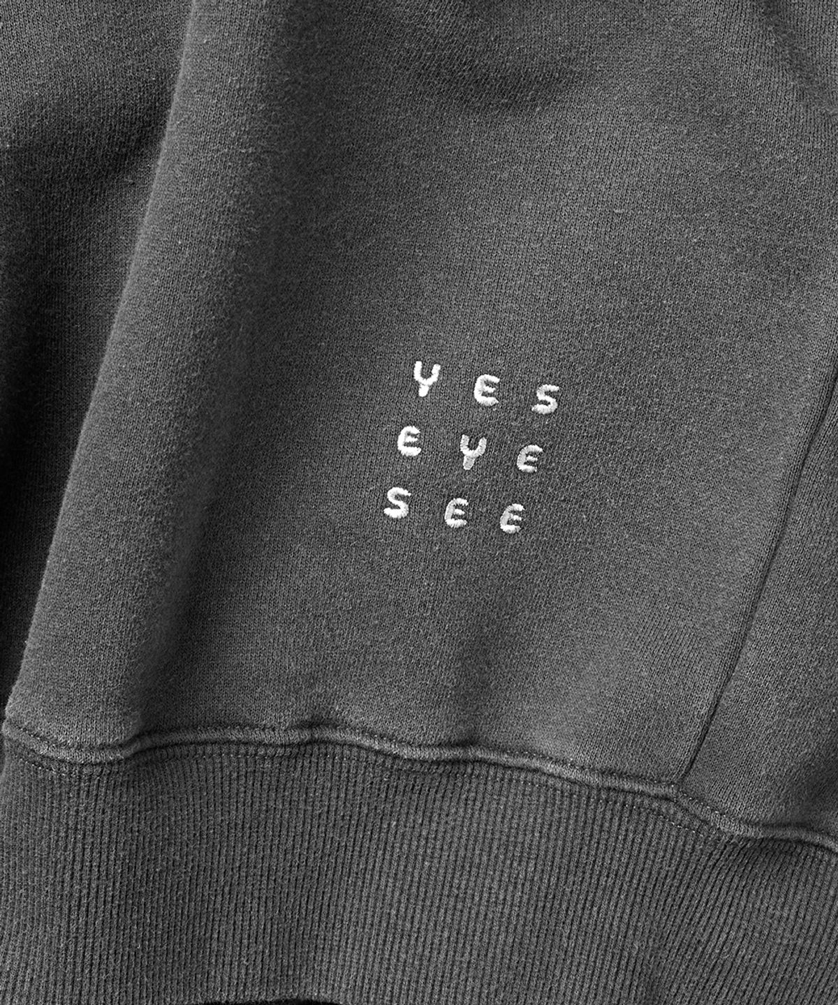 예스아이씨(YESEYESEE) Y.E.S Oval Logo Sweatshirt Charcoal