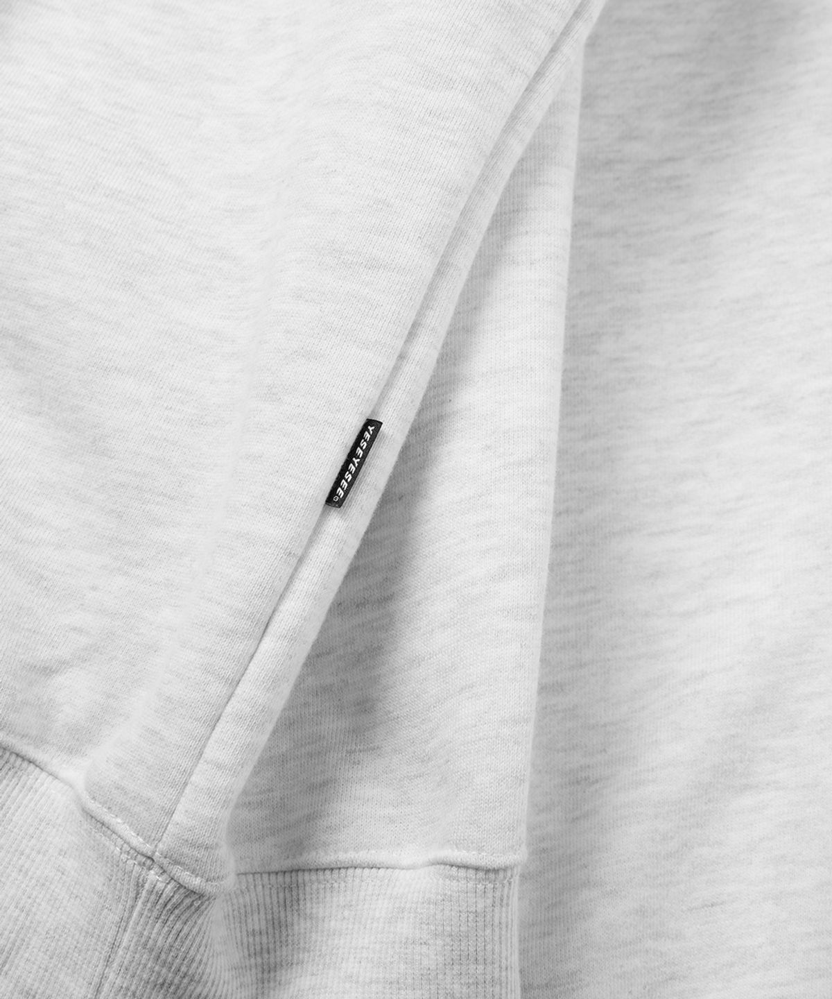 예스아이씨(YESEYESEE) C-Logo Sweatshirt Light Grey