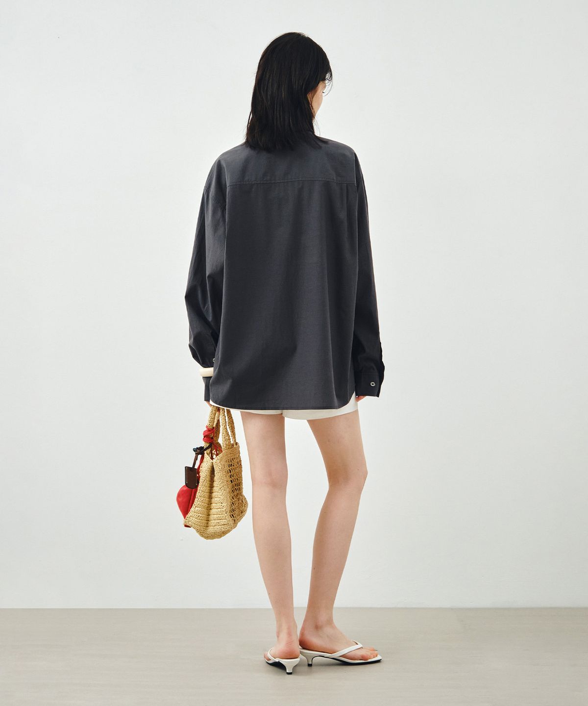 몽돌(MONGDOL) 소프트 터치 오버핏 코튼 셔츠 차콜 MDSH027CHARCOAL
