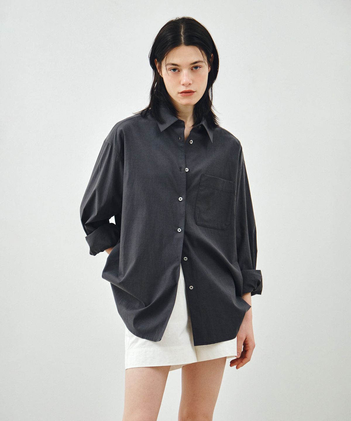 몽돌(MONGDOL) 소프트 터치 오버핏 코튼 셔츠 차콜 MDSH027CHARCOAL