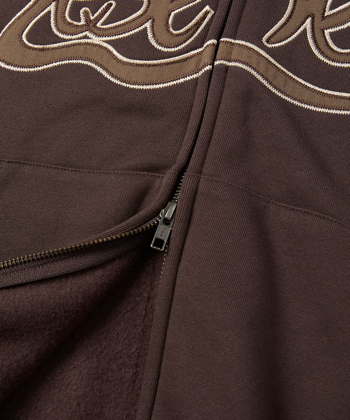 예스아이씨(YESEYESEE) Y.E.S Snail Logo Zip-up Hoodie Dark Brown
