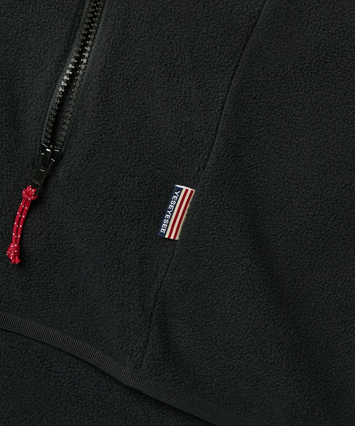 예스아이씨(YESEYESEE) Comfortable Light Fleece Vest Black