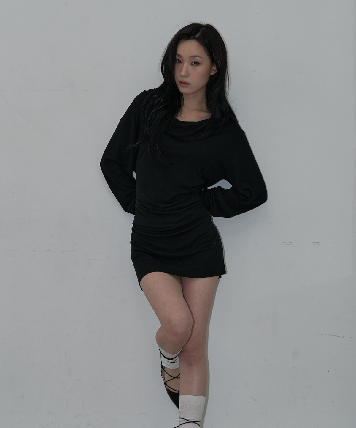 지제뮤지엄(ZIZEMUSEUM) COWL HOOD DRAPE DRESS (BLACK)