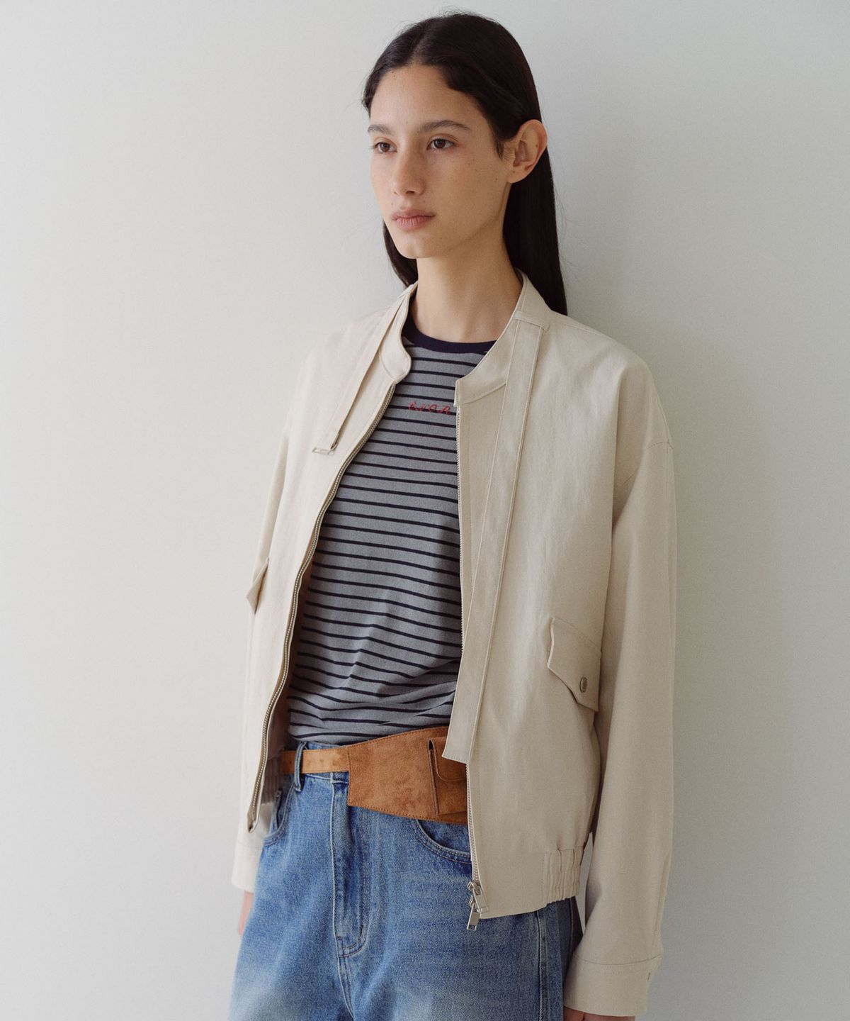 엔오르(EN OR) BUCKLE NECK COTTON BLOUSON - IVORY