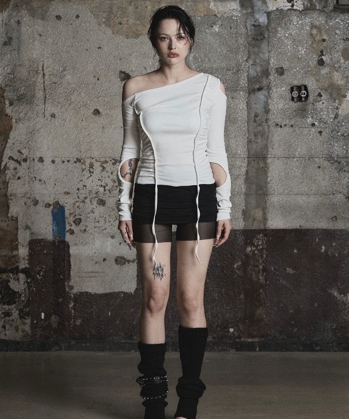피아체(PIARCHE) SHIRRING HOLE T_WHITE