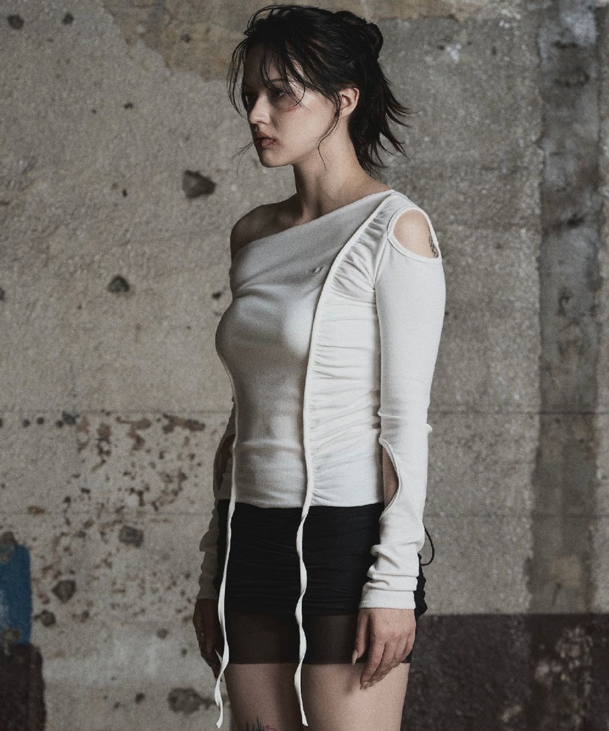피아체(PIARCHE) SHIRRING HOLE T_WHITE
