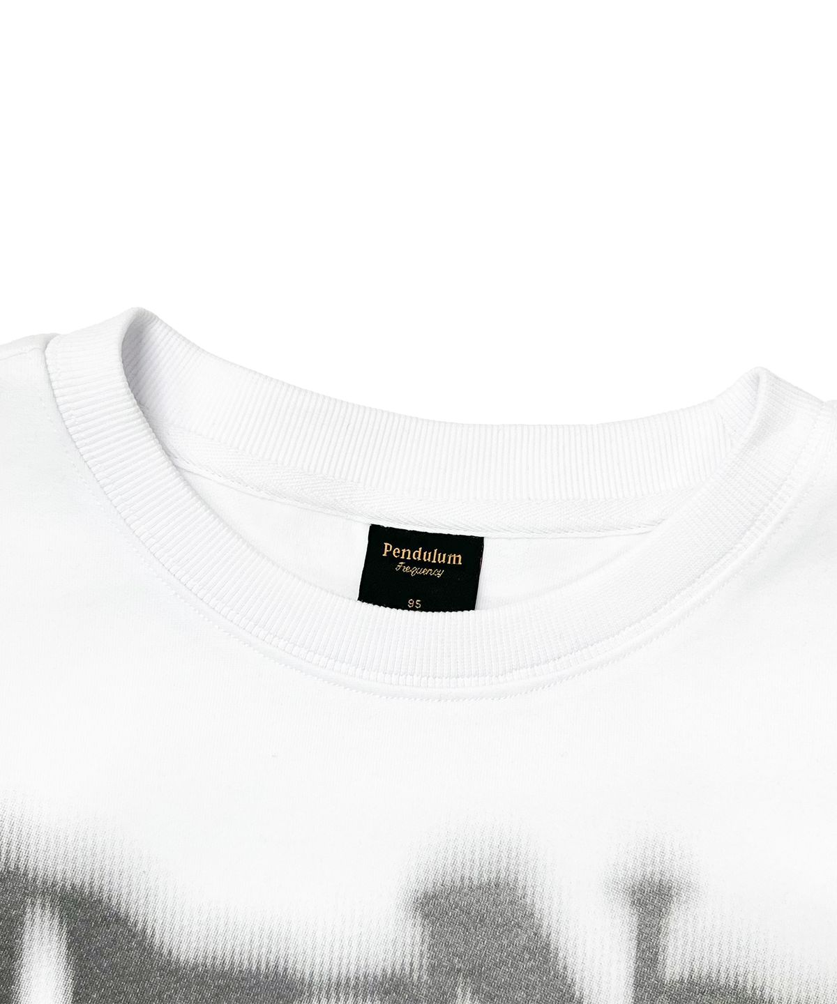 펜듈럼(PENDULUM) 블러 로고 오버핏 맨투맨 LQ6TU142_OFF WHITE