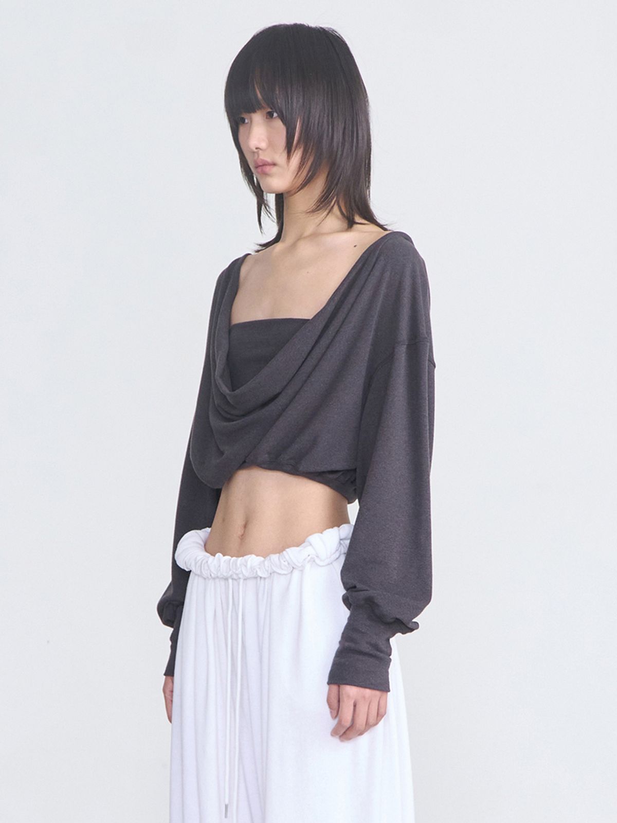 세릭(CERRIC) Draped Back Top _ Charcoal