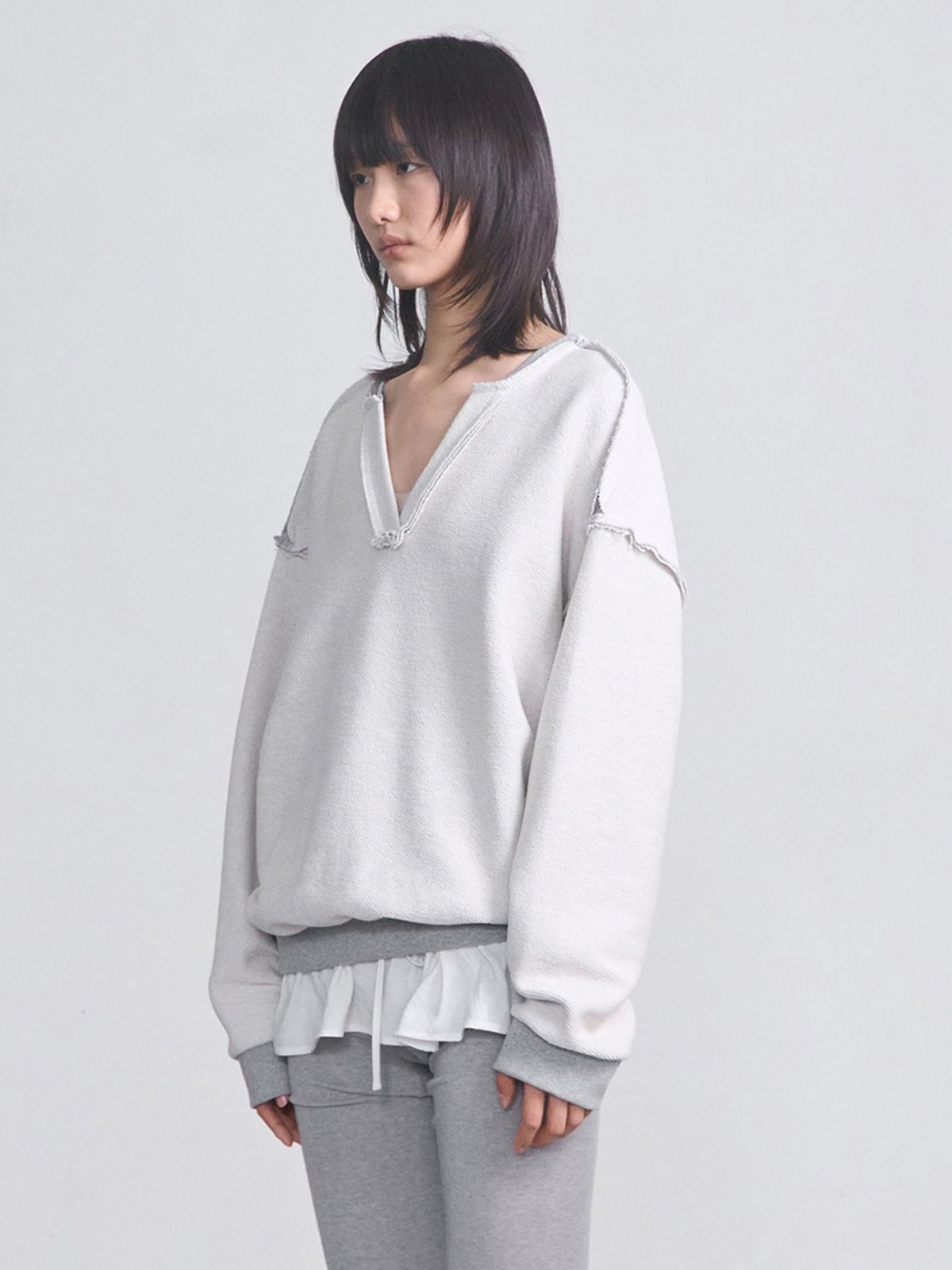 세릭(CERRIC) CR V-Neck Sweatshirt _ Gray