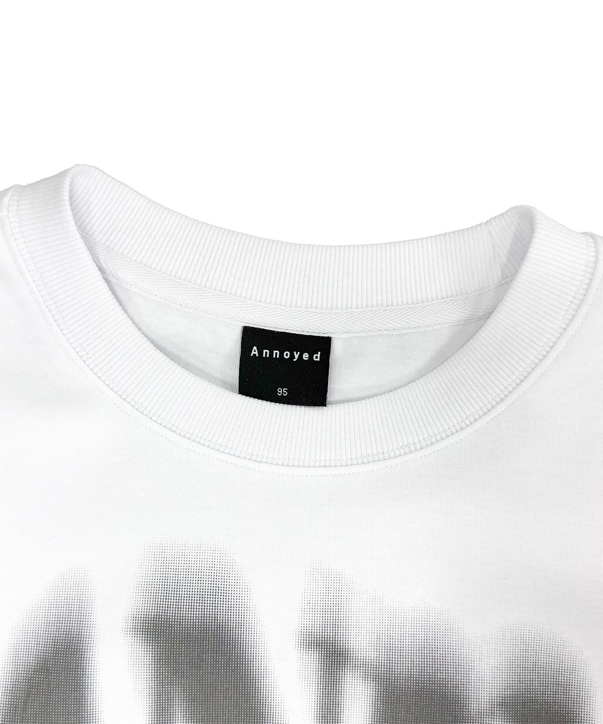 어노이드(ANNOYED) 쉐도우 빅 로고 맨투맨 LQ6TU141_OFF WHITE