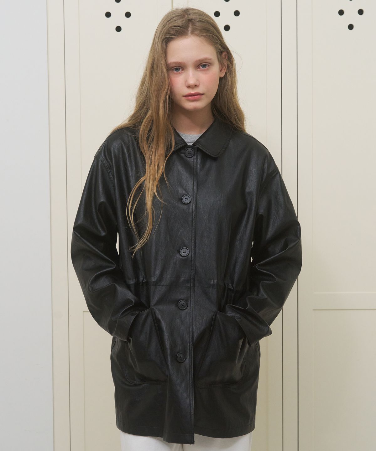 어몽(AMONG) A ROUND COLLAR FAUX LEATHER JACKET_BLACK