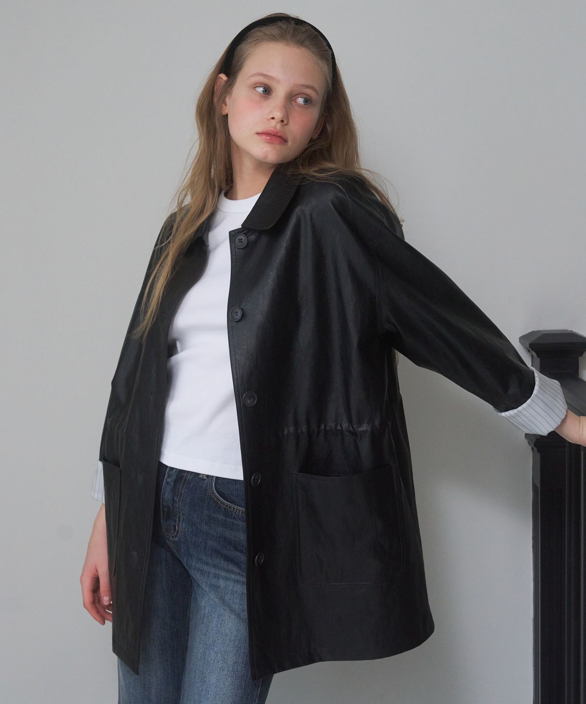 어몽(AMONG) A ROUND COLLAR FAUX LEATHER JACKET_BLACK