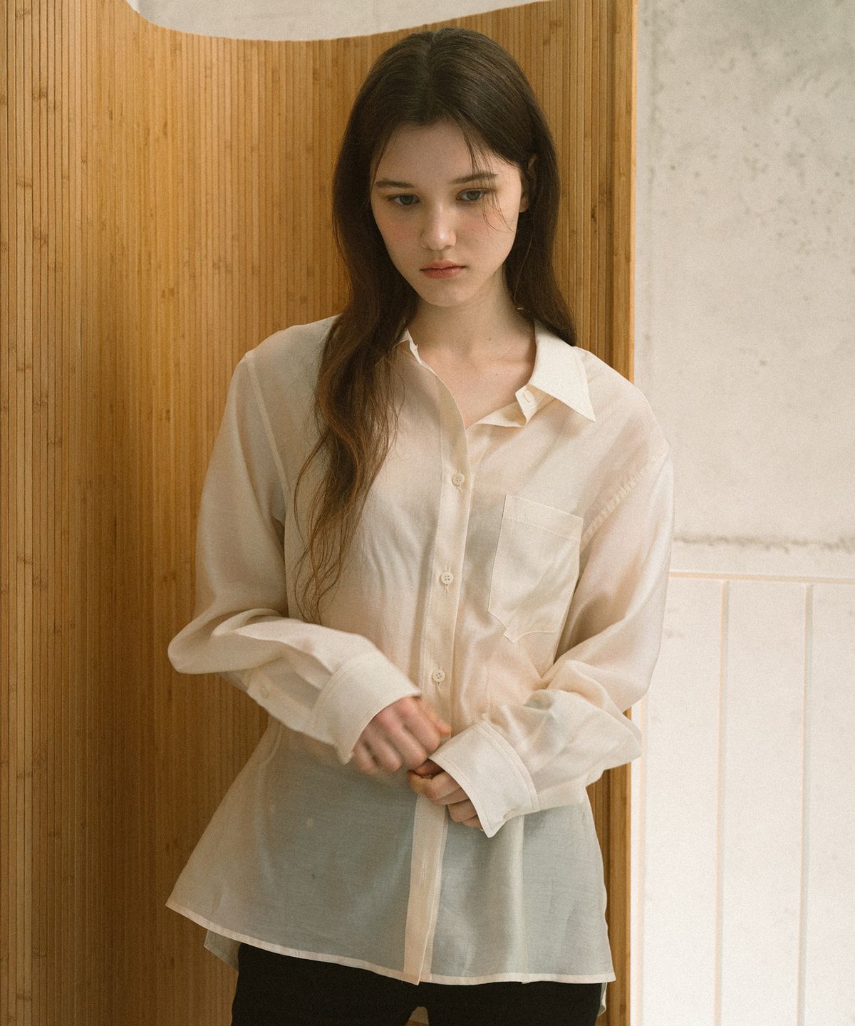 엽페(YUPPE) 소프트 글로우 블라우스_아이보리