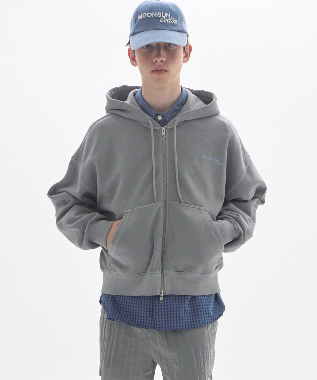 문선 아카이브(MOONSUN ARCHIVE) M.C UNISEX, Logo Pigment-Dyed Hood Zip-up / GRAY