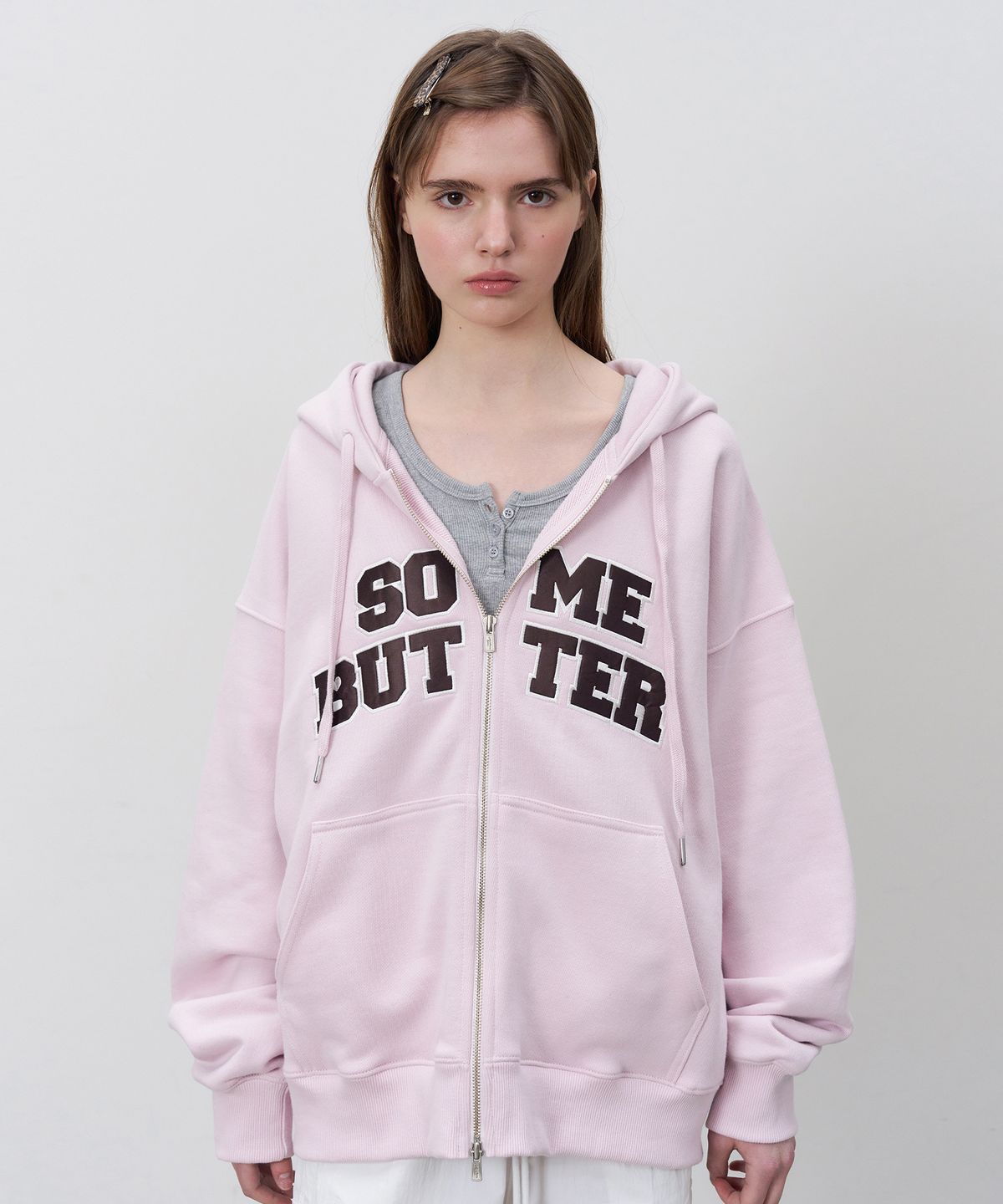 썸웨어버터(SOMEWHEREBUTTER) Satin Heart Logo Hoodie Zip-Up - Light Pink