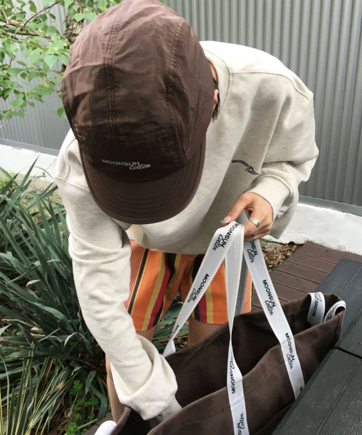 문선 아카이브(MOONSUN ARCHIVE) M.C UNISEX, Logo Basic Sweatshirt / OATMEAL