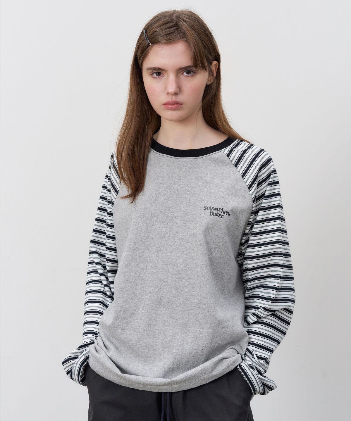 썸웨어버터(SOMEWHEREBUTTER) Niro Stripe Raglan Long Top - Grey(Black)