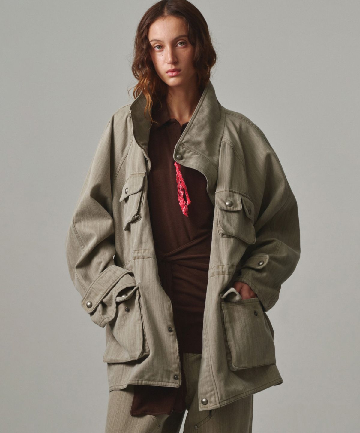 문선 아카이브(MOONSUN ARCHIVE) UNISEX, Oversized Bold Stud Detail Field Jacket / BEIGE
