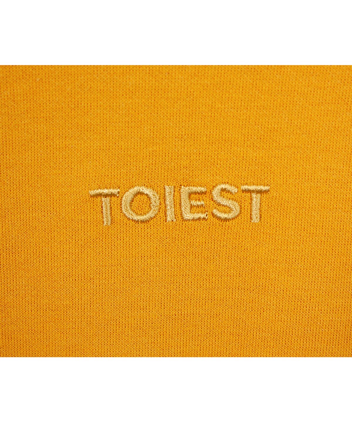 토이에스트(TOIEST) 스몰 자수 로고 스웨트 셔츠 머스타드