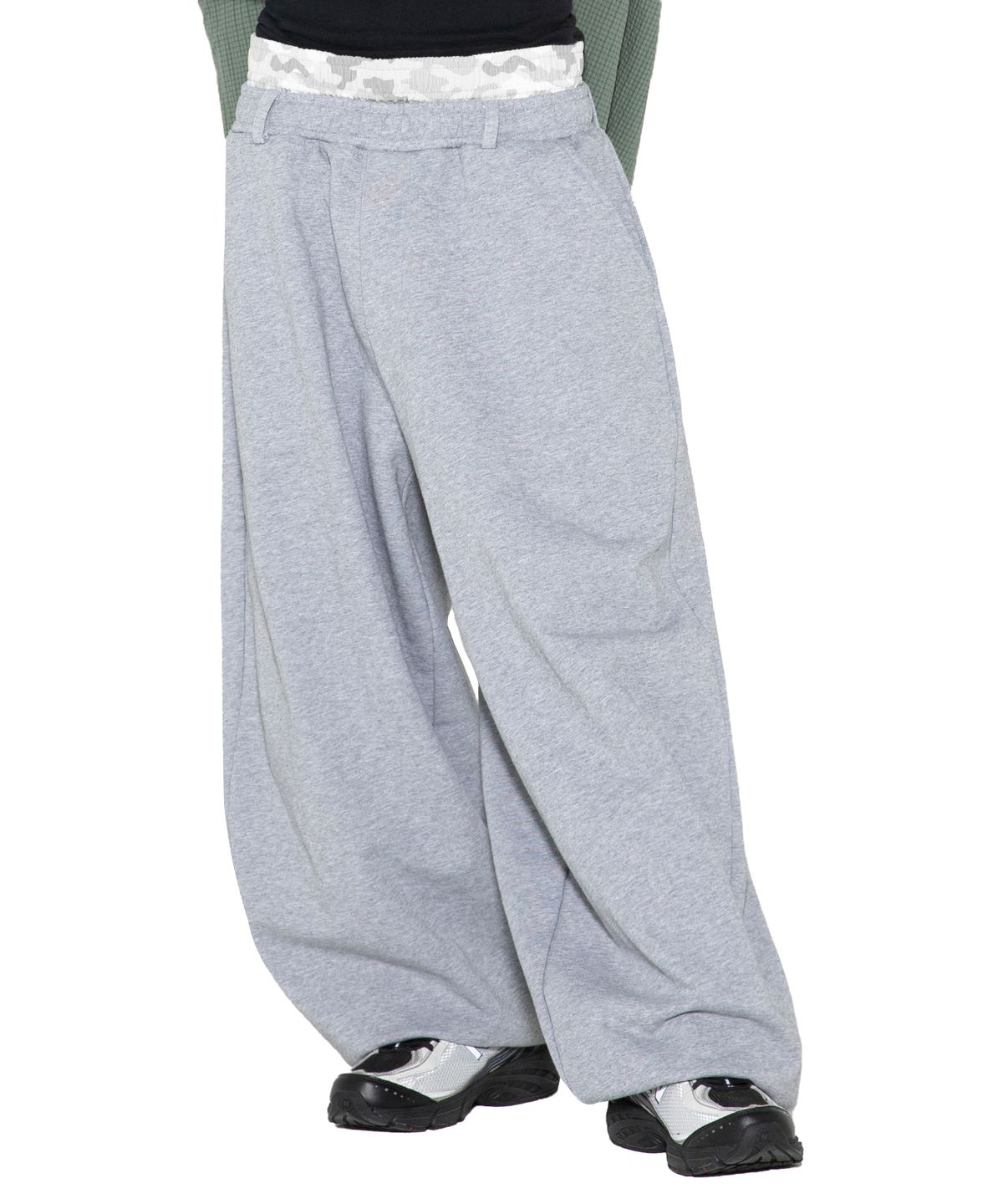 엑스톤즈(XTONZ) XP328 카모 레이어드 벌룬 스웨트 팬츠 (GRAY)
