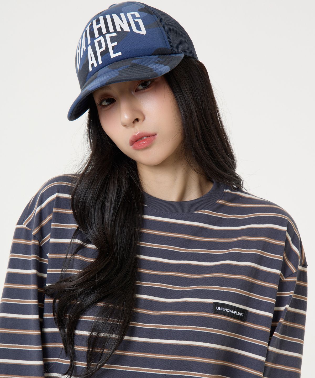 언노운 플라넷(UNKNOWN PLANET) 아이비 멀티 스트라이프 라운드 롱슬리브 티셔츠 블루그레이