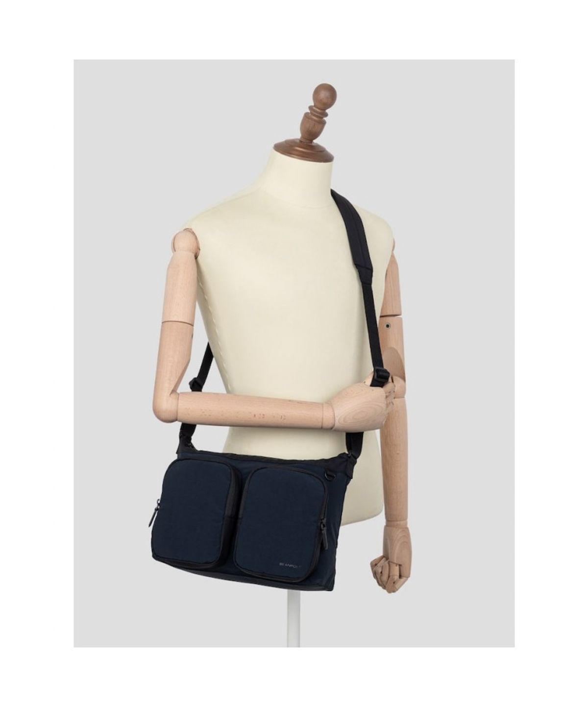 빈폴 액세서리(BEANPOLE ACCESSORY) 케이프 가로메신저  네이비