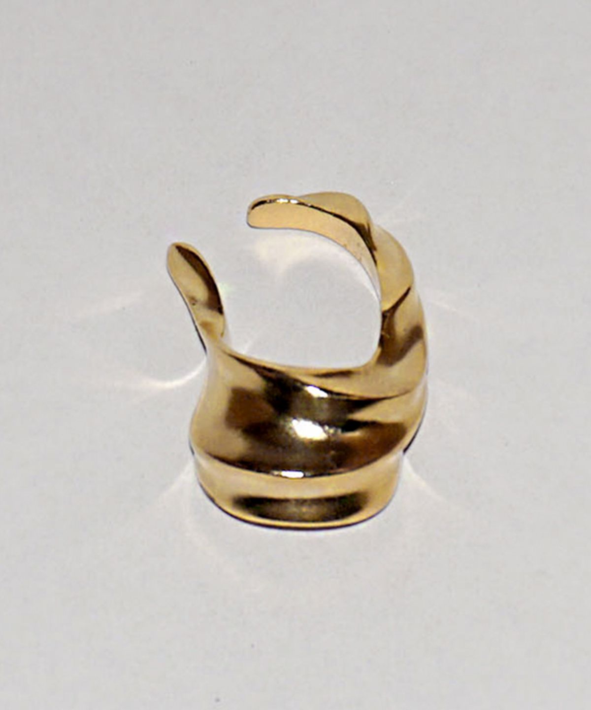시에가하우스(SIEGA HOUSE) LAYERED FOLD EARCUFF (GOLD)